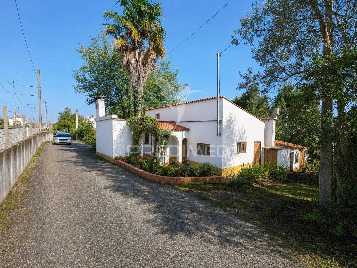 Moradia para renovação com terreno