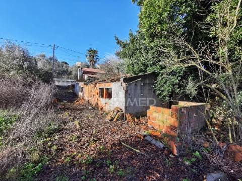 Moradia para renovação com terreno