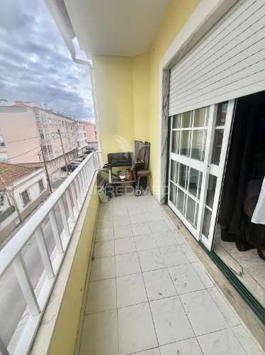 Apartamento t2 com arrecadação - centro pinhal novo