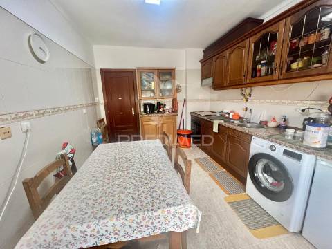 Apartamento t2 com arrecadação - centro pinhal novo