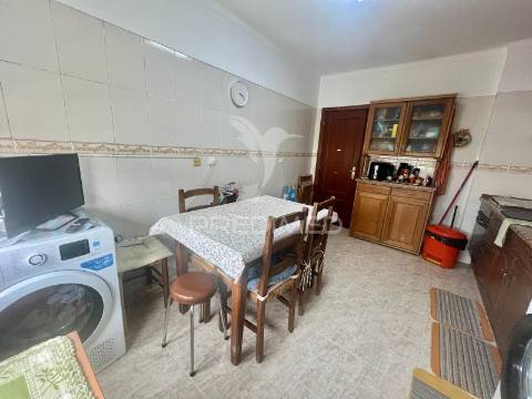 Apartamento t2 com arrecadação - centro pinhal novo