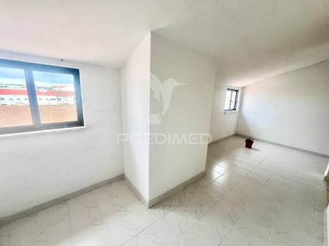 Apartamento t2 com arrecadação - centro pinhal novo
