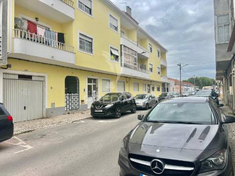 Apartamento t2 com arrecadação - centro pinhal novo