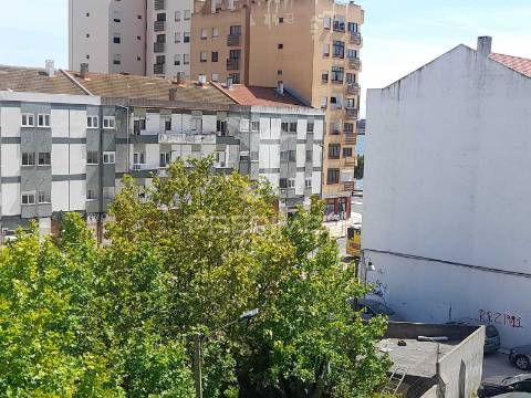 Apartamento t2,verderena,barreiro.