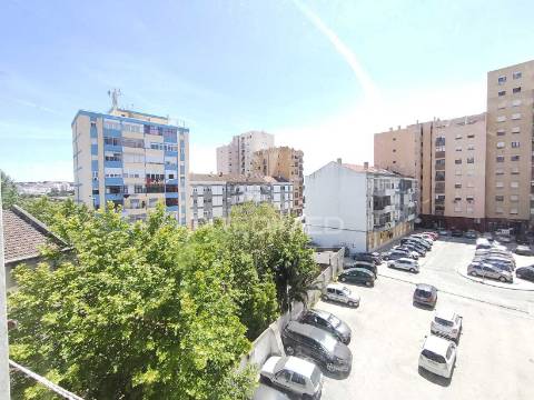Apartamento t2,verderena,barreiro.