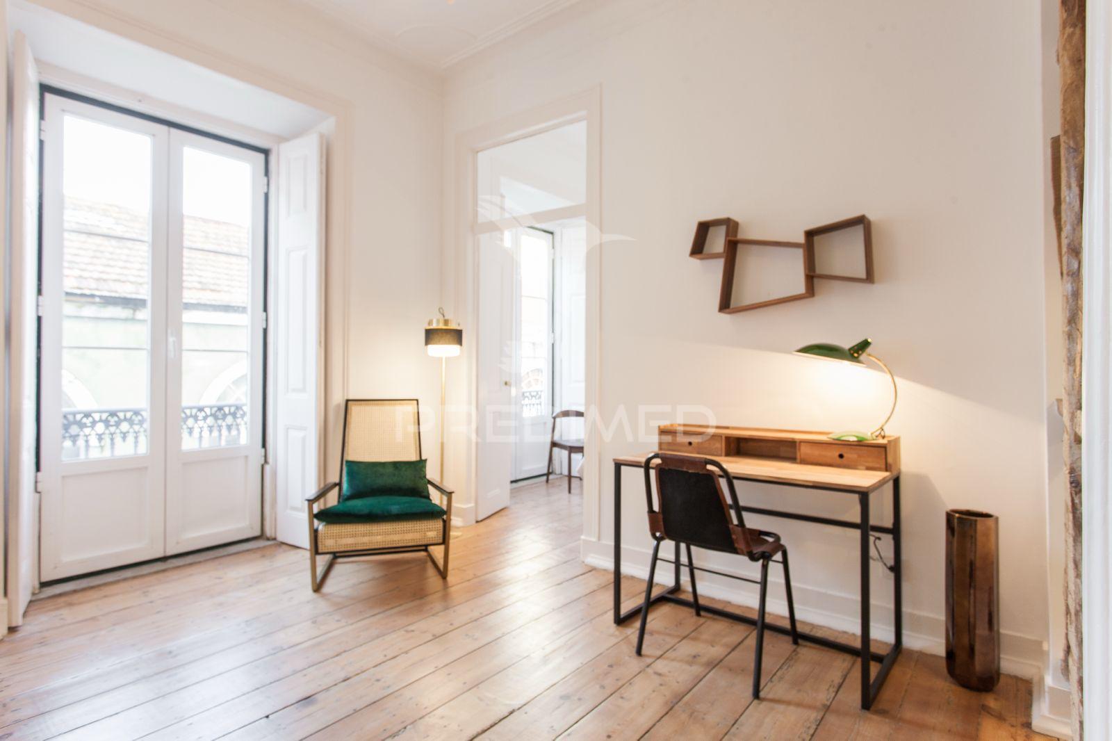 T2 renovado e mobilado, para arrendar no bairro alto