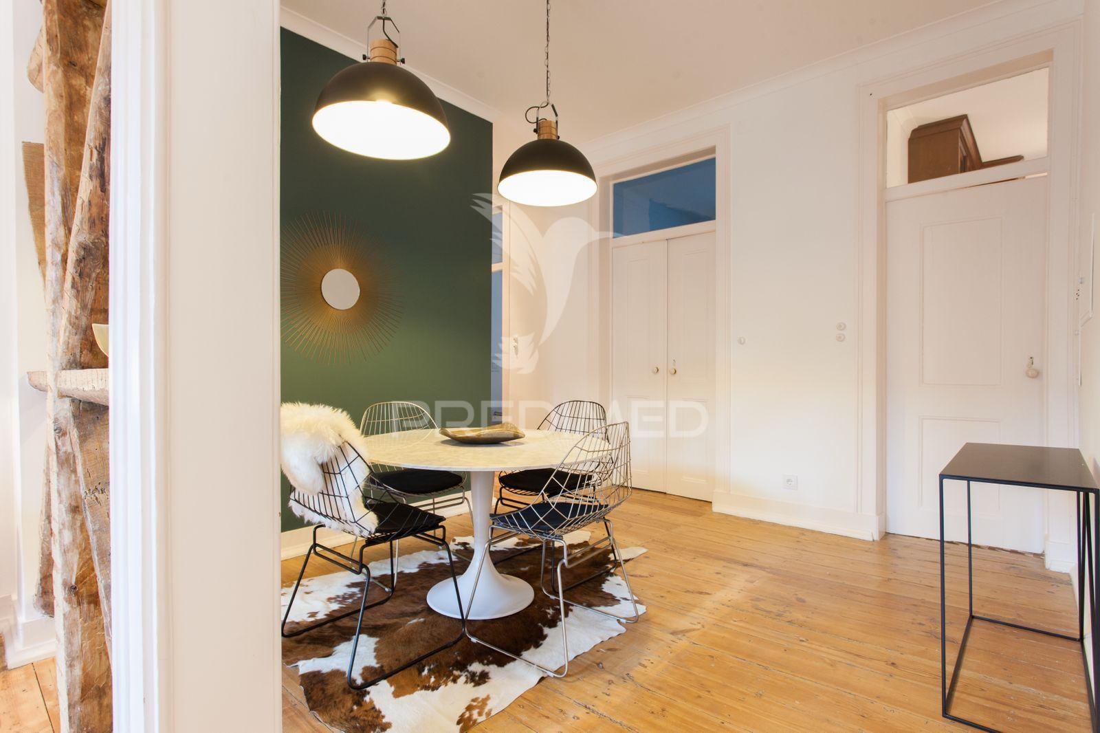 T2 renovado e mobilado, para arrendar no bairro alto
