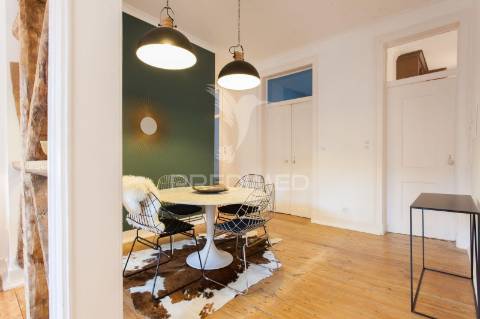 T2 renovado e mobilado, para arrendar no bairro alto