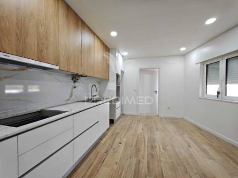 Apartamento t3 remodelado | 1.º andar | coruche