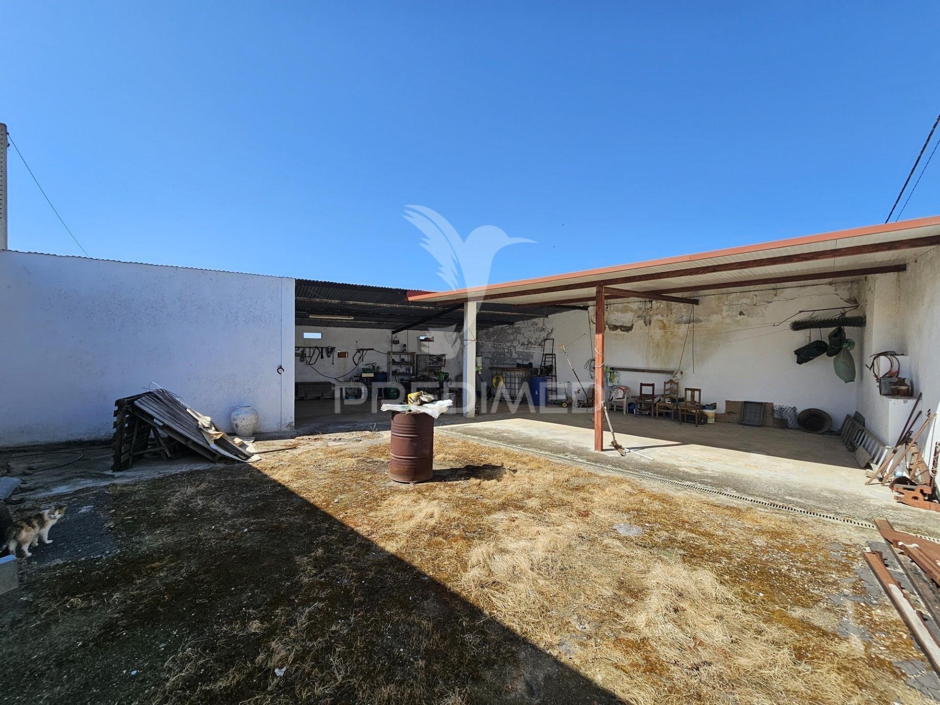 Espaço de arrumos com potencial em casével, castro verde