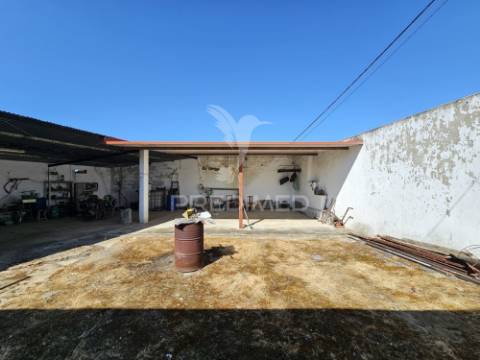 Espaço de arrumos com potencial em casével, castro verde
