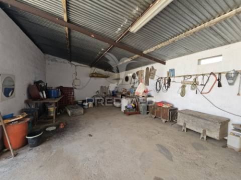 Espaço de arrumos com potencial em casével, castro verde