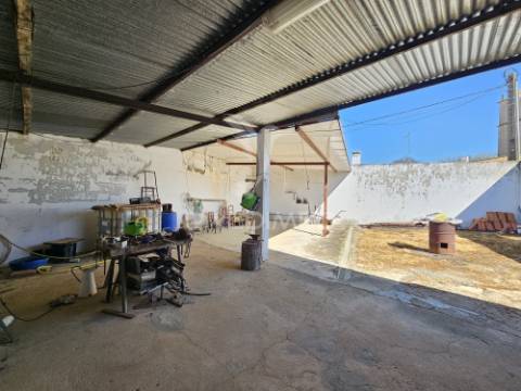 Espaço de arrumos com potencial em casével, castro verde