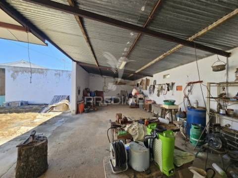 Espaço de arrumos com potencial em casével, castro verde