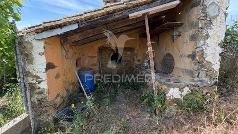 Casa térrea para recuperação total. com quintal