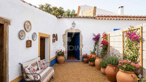 Casa térrea para recuperação total. com quintal