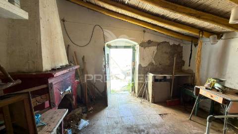 Casa térrea para recuperação total. com quintal
