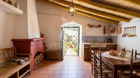 Casa térrea para recuperação total. com quintal
