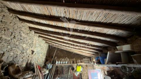 Casa térrea para recuperação total. com quintal