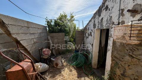 Casa térrea para recuperação total. com quintal