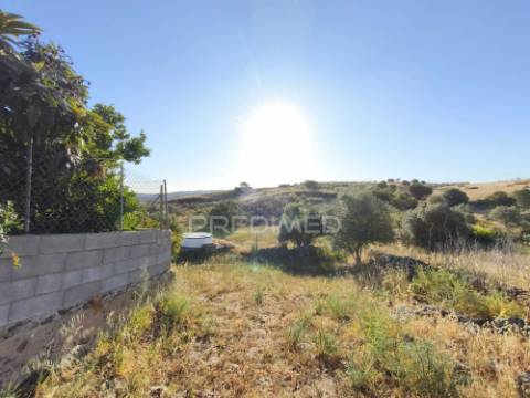 Casa térrea para recuperação total. com quintal