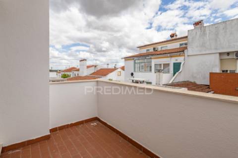 Moradia unifamiliar t3 com quintal e garagem - évora