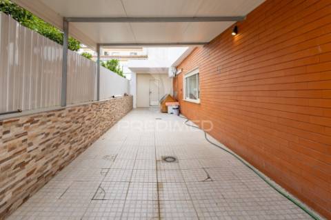 Moradia unifamiliar t3 com quintal e garagem - évora