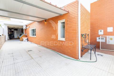 Moradia unifamiliar t3 com quintal e garagem - évora