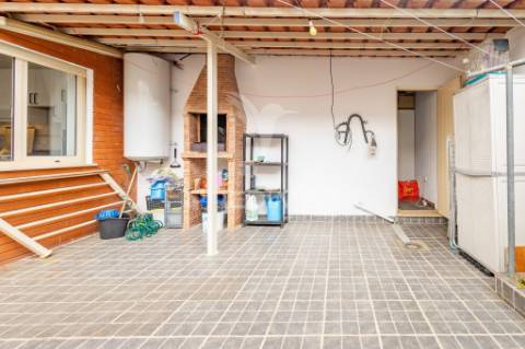 Moradia unifamiliar t3 com quintal e garagem - évora