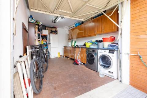 Moradia unifamiliar t3 com quintal e garagem - évora