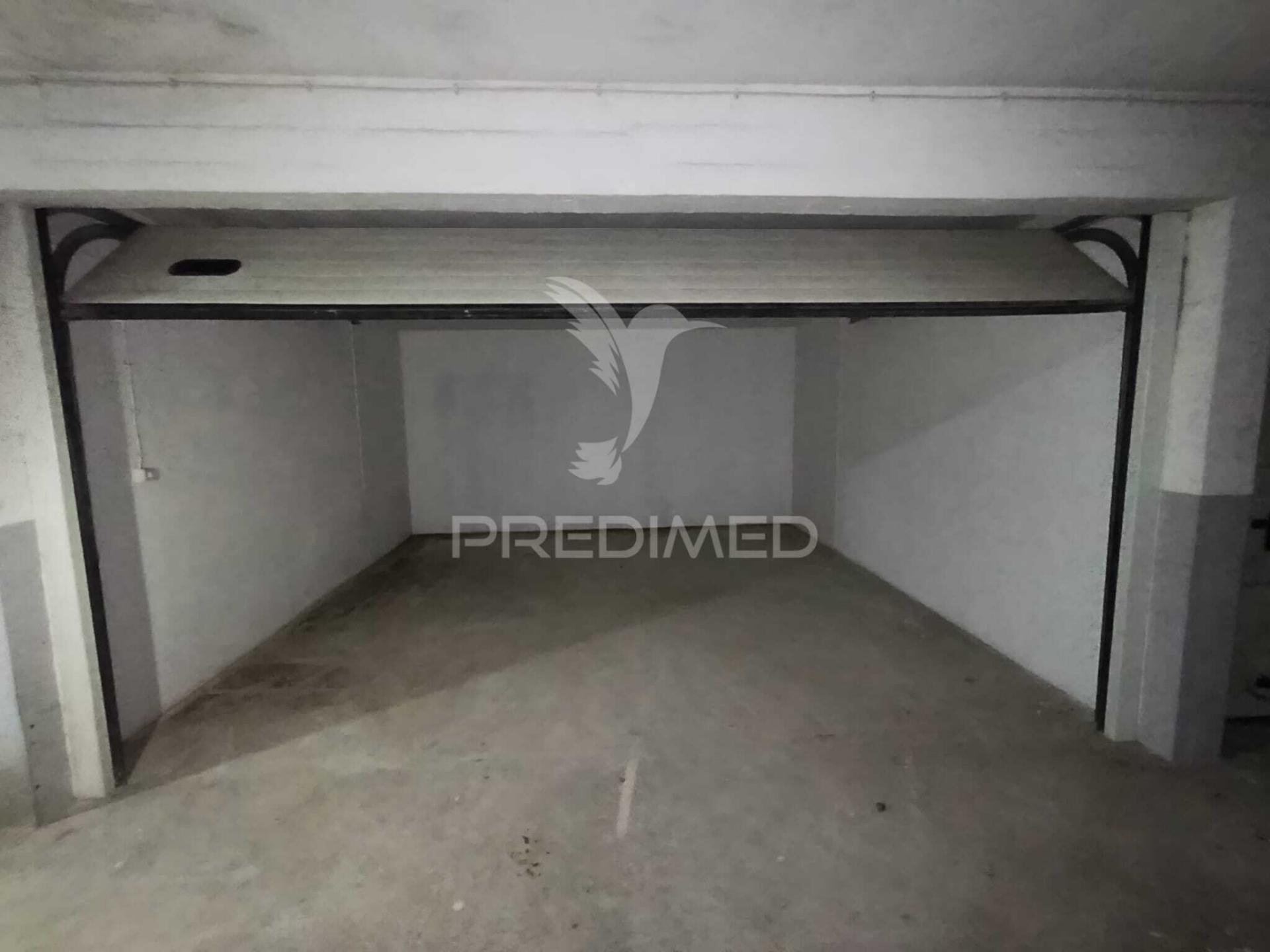 Arrenda se box setúbal/quatro caminhos  290€