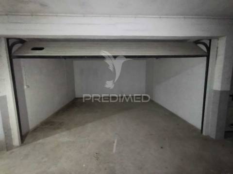 Arrenda se box setúbal/quatro caminhos  290€