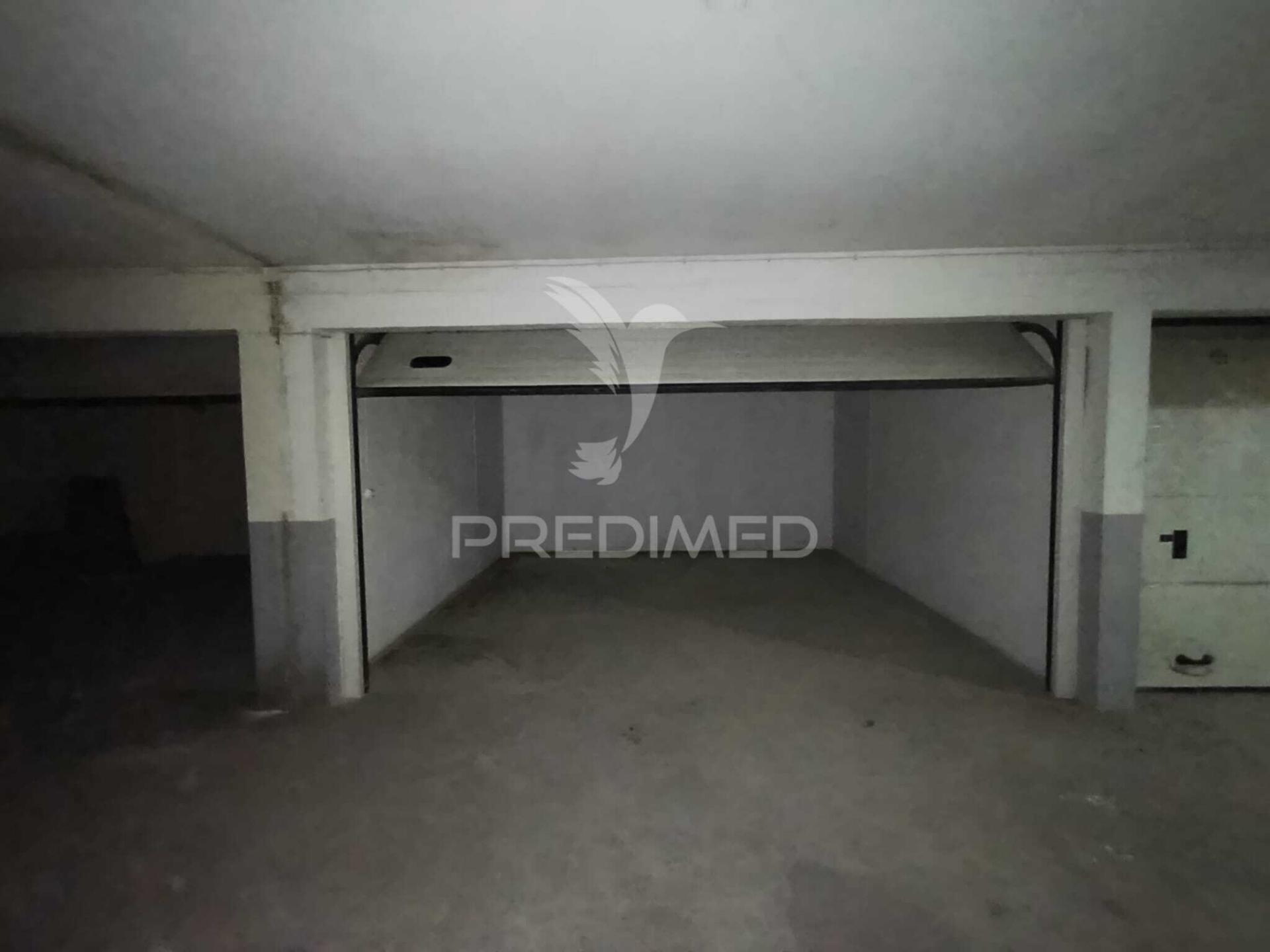 Arrenda se box setúbal/quatro caminhos  290€