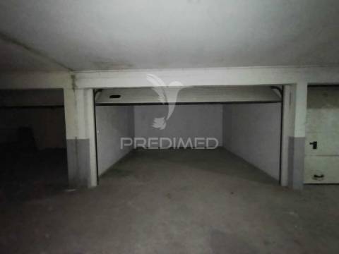 Arrenda se box setúbal/quatro caminhos  290€