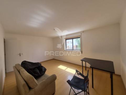 Vende se apartamento t2 com estacionamento | alta de  lisboa 329.500€