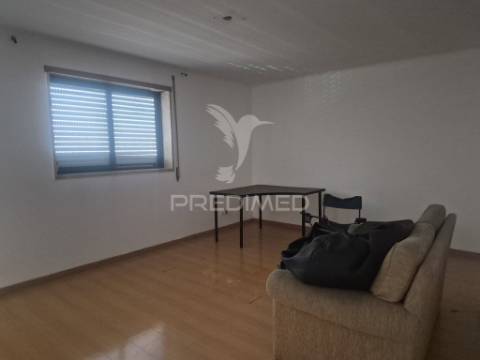 Vende se apartamento t2 com estacionamento | alta de  lisboa 329.500€