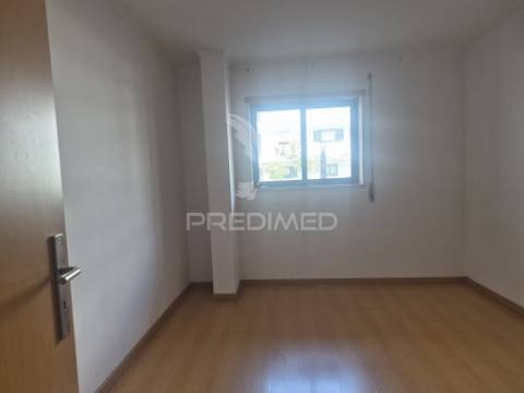 Vende se apartamento t2 com estacionamento | alta de  lisboa 329.500€