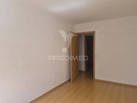 Vende se apartamento t2 com estacionamento | alta de  lisboa 329.500€