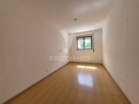 Vende se apartamento t2 com estacionamento | alta de  lisboa 329.500€