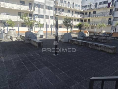Vende se apartamento t2 com estacionamento | alta de  lisboa 329.500€