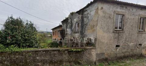 Quinta com moradia para restauro em s. mamede do coronado