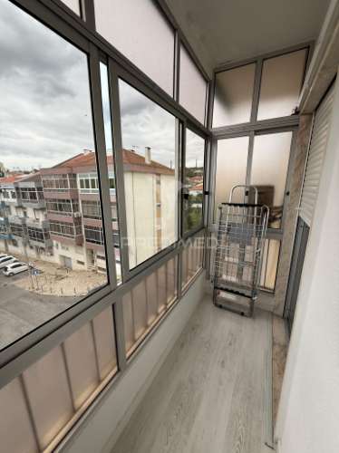 Viver com conforto às portas de lisboa – t2 em forte da casa