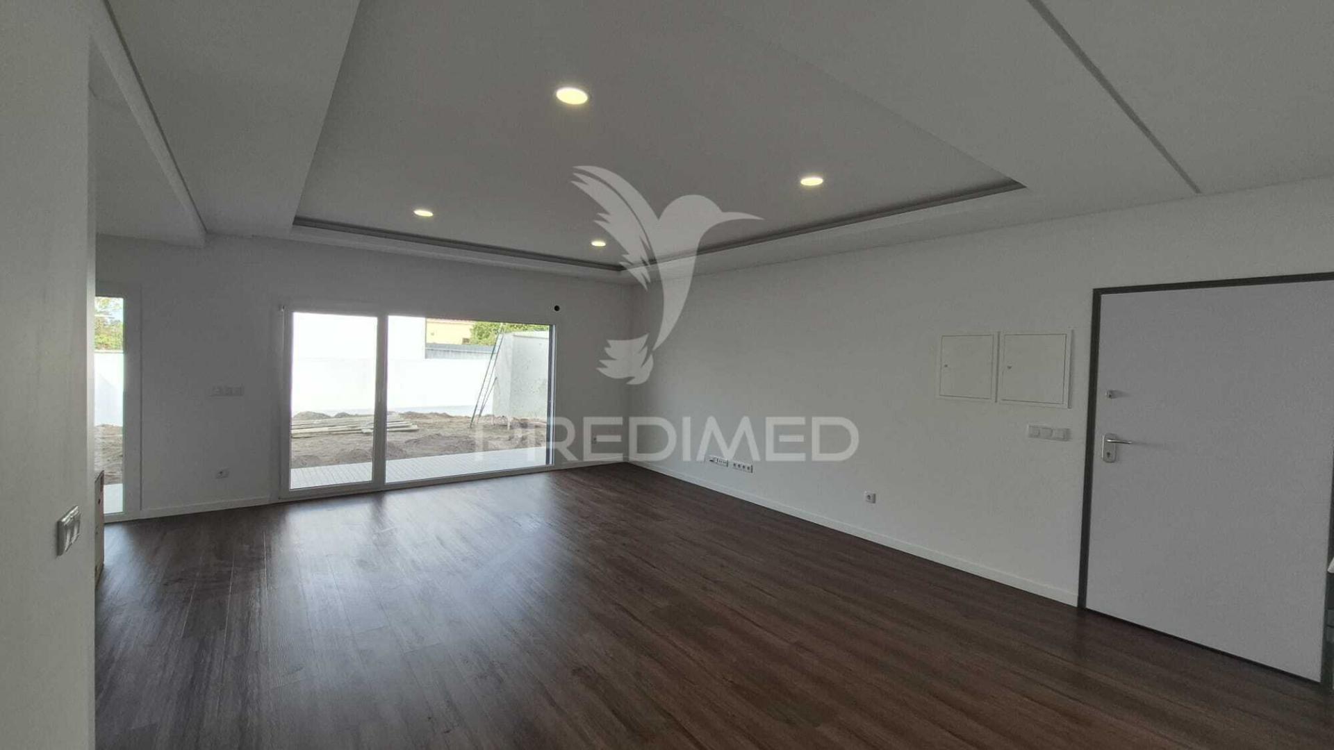 Excelente moradia t3+1 com area exterior.