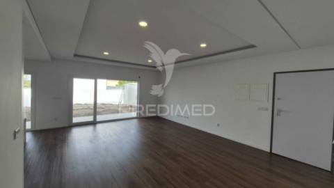 Excelente moradia t3+1 com area exterior.