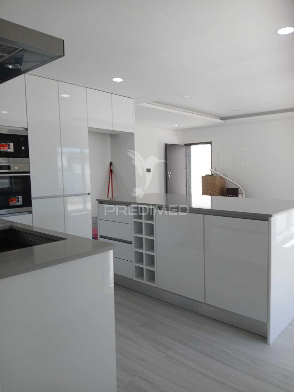 Excelente moradia t3+1 com area exterior.