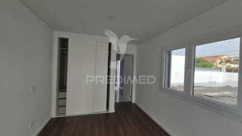 Excelente moradia t3+1 com area exterior.