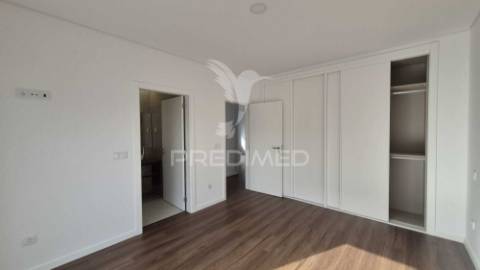 Excelente moradia t3+1 com area exterior.