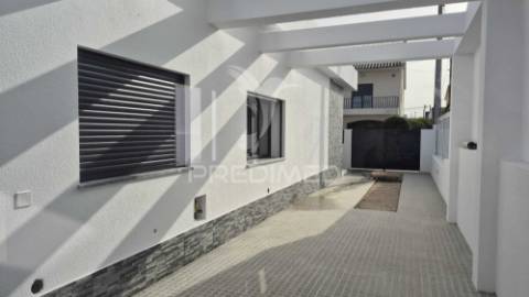 Excelente moradia t3+1 com area exterior.