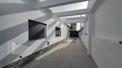 Excelente moradia t3+1 com area exterior.