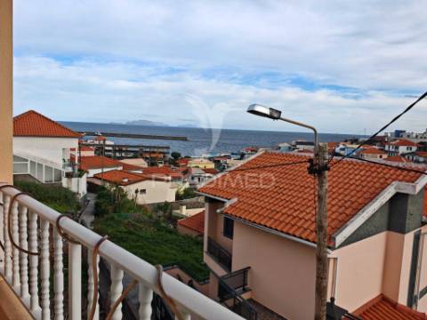 Moradia t3 com excelente localização situada no caniçal